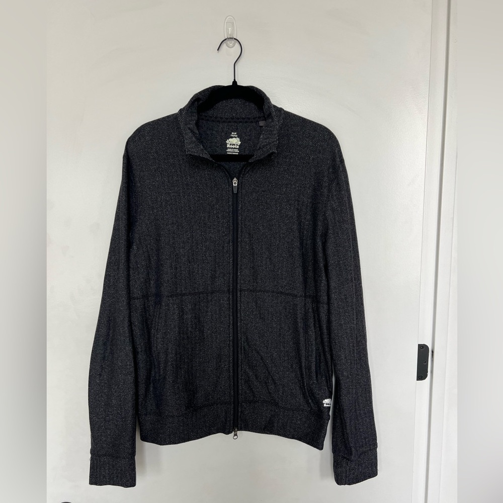 Roots Canada men’s size M jacket in dark charcoal gray color great condition